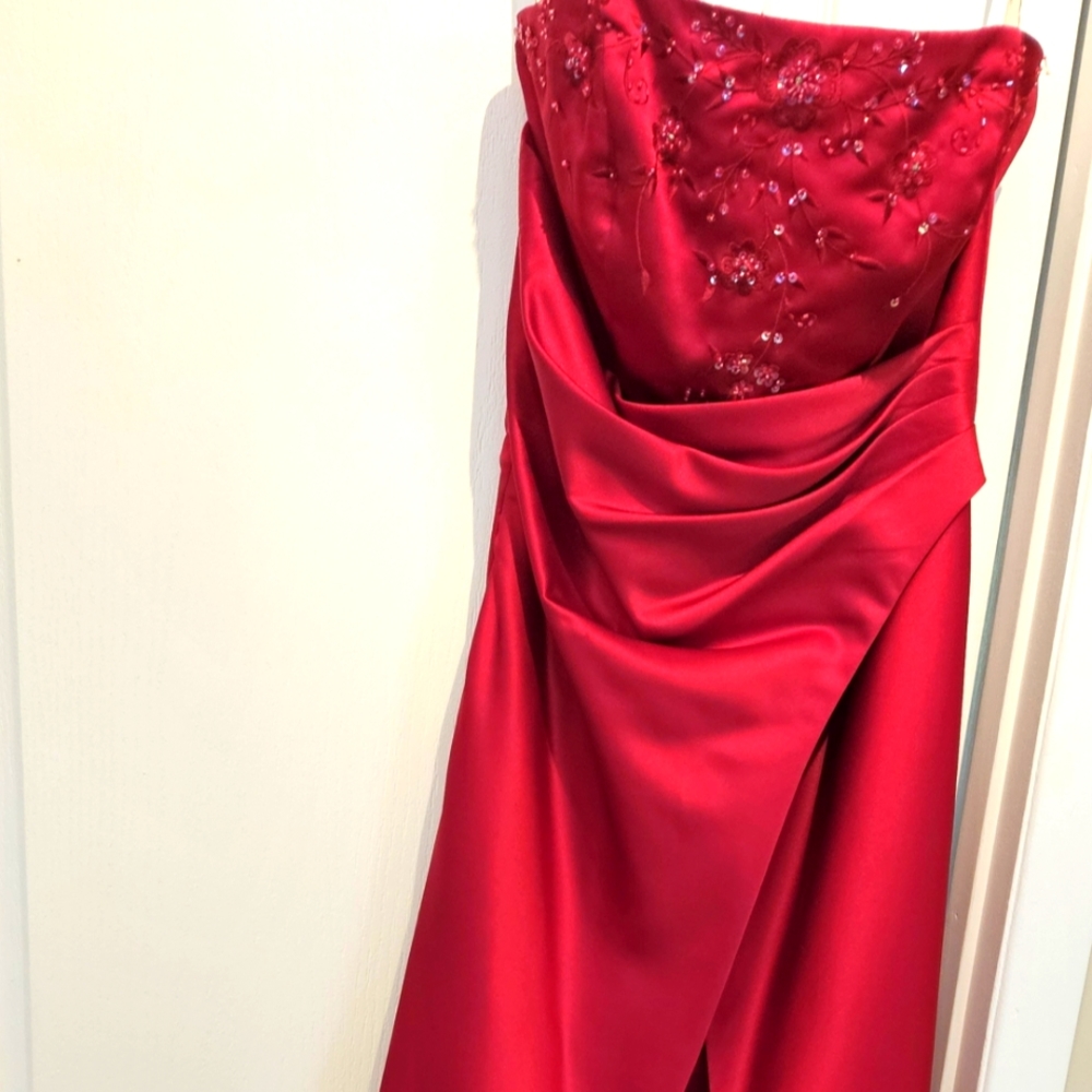 Prom, bridesmaid or evening gown.